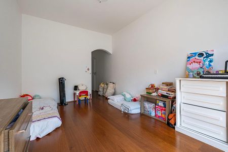 Casa à venda com 170m², 3 quartos e 2 vagasSuíte 2