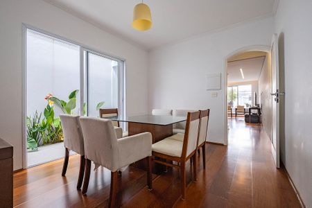 Casa à venda com 170m², 3 quartos e 2 vagasSala de TV