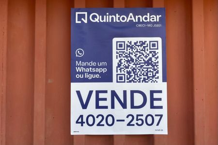 Casa à venda com 328m², 6 quartos e 3 vagas Casa à venda com 328m², 6 quartos e 3 vagasPlaquinha Instalada