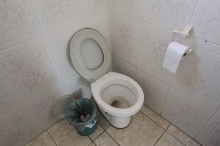 Casa à venda com 328m², 6 quartos e 3 vagasBanheiro Social 1