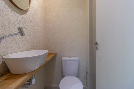 Casa de condomínio para alugar com 77m², 2 quartos e 1 vaga Casa de condomínio para alugar com 77m², 2 quartos e 1 vagaBanheiro de serviço