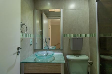 Casa de condomínio para alugar com 77m², 2 quartos e 1 vaga Casa de condomínio para alugar com 77m², 2 quartos e 1 vagaBanheiro Social