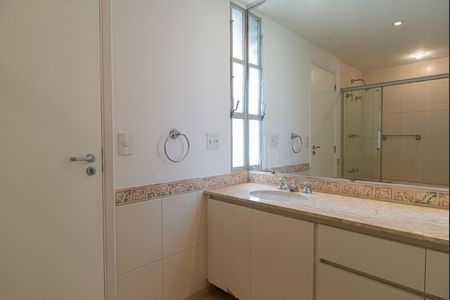 Apartamento à venda com 130m², 2 quartos e 1 vagaBanheiro da Suíte