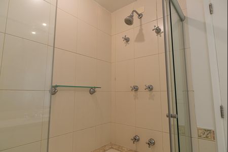 Apartamento à venda com 130m², 2 quartos e 1 vagaBanheiro da Suíte