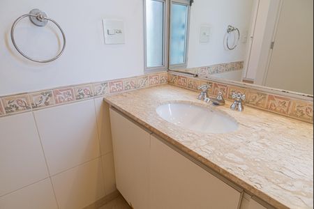 Apartamento para alugar com 130m², 2 quartos e 1 vaga Apartamento para alugar com 130m², 2 quartos e 1 vagaBanheiro da Suíte