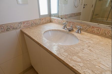 Apartamento à venda com 130m², 2 quartos e 1 vagaBanheiro da Suíte
