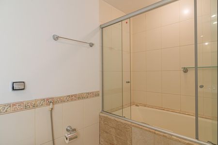 Apartamento à venda com 130m², 2 quartos e 1 vagaBanheiro da Suíte
