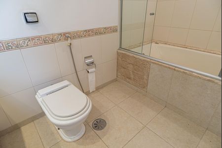 Apartamento para alugar com 130m², 2 quartos e 1 vaga Apartamento para alugar com 130m², 2 quartos e 1 vagaBanheiro da Suíte