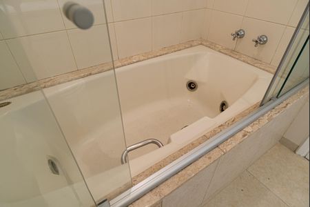 Apartamento para alugar com 130m², 2 quartos e 1 vaga Apartamento para alugar com 130m², 2 quartos e 1 vagaBanheiro da Suíte