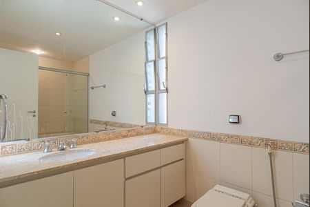 Apartamento à venda com 130m², 2 quartos e 1 vagaBanheiro da Suíte