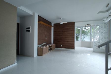 Casa para alugar com 300m², 5 quartos e 1 vagaSala