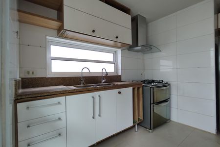 Casa para alugar com 300m², 5 quartos e 1 vagaCozinha - Armários