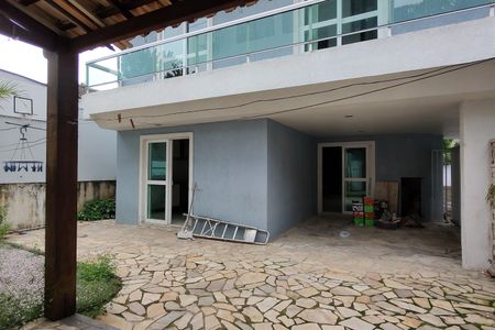 Casa para alugar com 300m², 5 quartos e 1 vagaQuintal