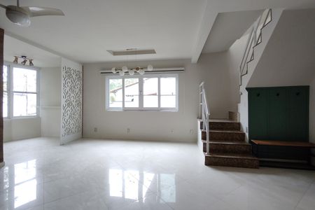 Casa para alugar com 300m², 5 quartos e 1 vagaSala