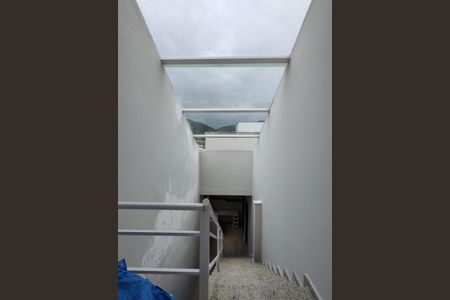 Casa para alugar com 300m², 5 quartos e 1 vagaEscada - Teto 