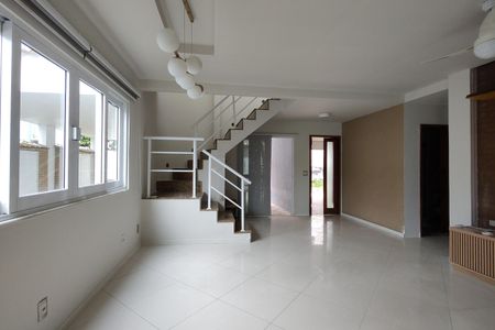 Sala de casa para alugar com 5 quartos, 300m² em Pechincha, Rio de Janeiro