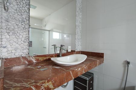 Casa para alugar com 300m², 5 quartos e 1 vagaBanheiro da Suíte