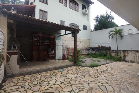 Casa para alugar com 300m², 5 quartos e 1 vagaÁrea comum - Churrasqueira