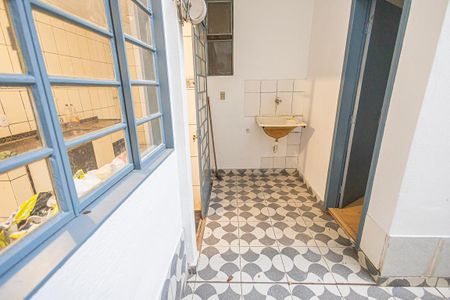 Casa para alugar com 90m², 2 quartos e 1 vagaarea de serviço / quintal