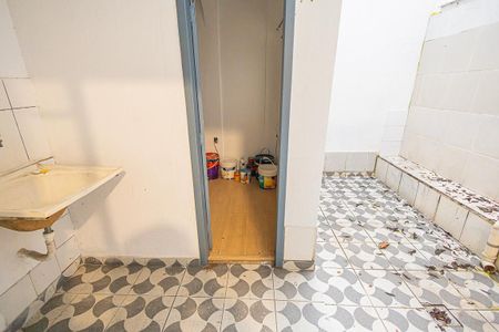 Casa para alugar com 90m², 2 quartos e 1 vagaarea de serviço / quintal