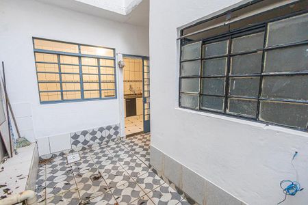 Casa para alugar com 90m², 2 quartos e 1 vagaarea de serviço / quintal