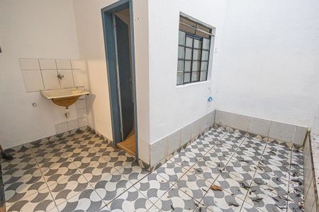 Casa para alugar com 90m², 2 quartos e 1 vagaarea de serviço / quintal