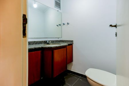 Lavabo de apartamento à venda com 3 quartos, 134m² em Vila Sonia, São Paulo