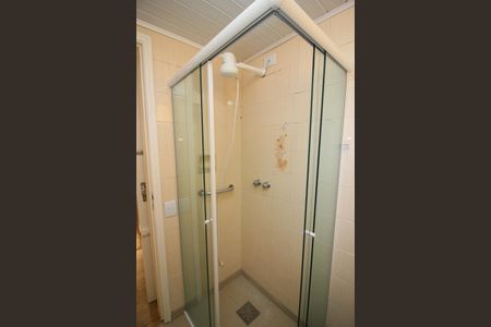 Banheiro de kitnet/studio para alugar com 1 quarto, 33m² em Centro Histórico, Porto Alegre