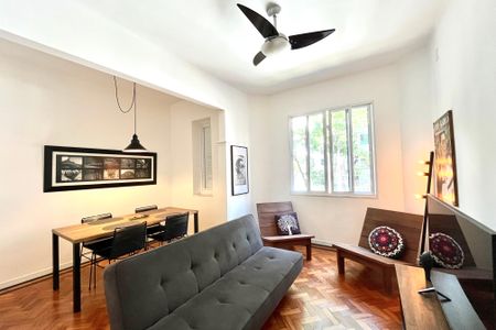 Apartamento à venda com 67m², 1 quarto e sem vaga