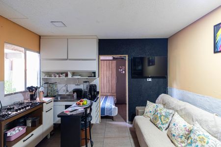 Sala e Cozinha  de apartamento para alugar com 1 quarto, 21m² em Conjunto Residencial José Bonifácio, São Paulo