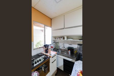 Sala e Cozinha  de apartamento para alugar com 1 quarto, 21m² em Conjunto Residencial José Bonifácio, São Paulo