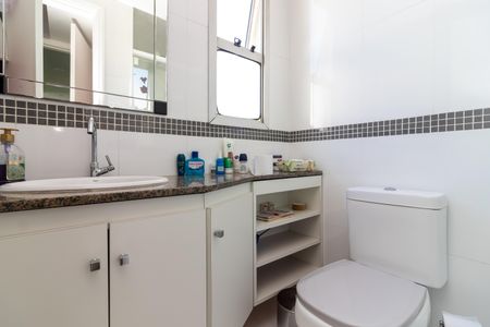 Apartamento à venda com 70m², 3 quartos e 1 vaga Apartamento à venda com 70m², 3 quartos e 1 vagaBanheiro da Suíte