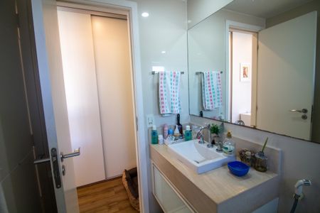 Apartamento à venda com 72m², 2 quartos e 1 vaga Apartamento à venda com 72m², 2 quartos e 1 vagaBanheiro da Suíte