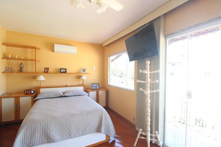 Casa de condomínio à venda com 360m², 3 quartos e 3 vagasSuíte