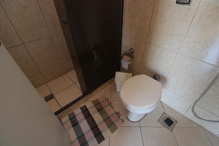 Casa de condomínio à venda com 360m², 3 quartos e 3 vagasBanheiro da suíte