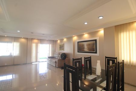 Casa de condomínio à venda com 360m², 3 quartos e 3 vagasSala
