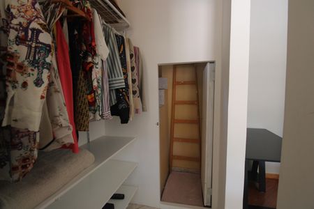 Casa de condomínio à venda com 360m², 3 quartos e 3 vagasQuarto 1 - Closet