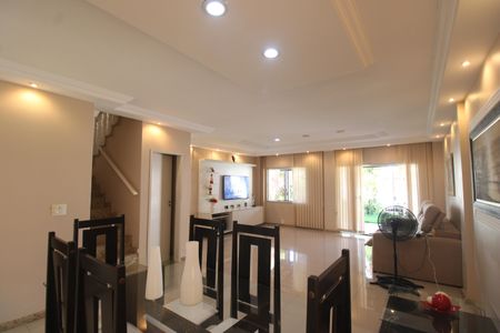 Sala de casa de condomínio à venda com 3 quartos, 360m² em Taquara, Rio de Janeiro