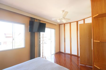 Casa de condomínio à venda com 360m², 3 quartos e 3 vagasSuíte