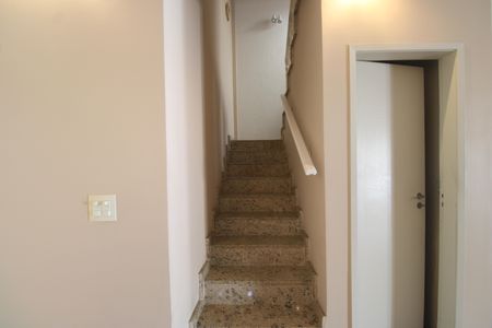 Sala - Escada de casa de condomínio à venda com 3 quartos, 360m² em Taquara, Rio de Janeiro