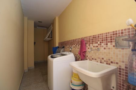 Casa de condomínio à venda com 360m², 3 quartos e 3 vagasÁrea de serviço