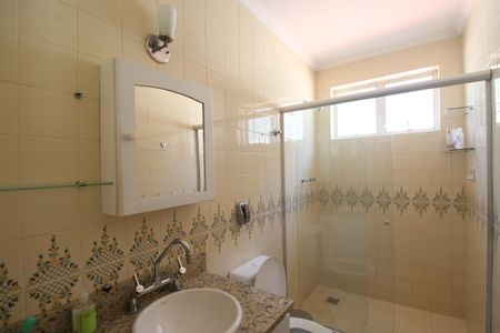 Casa de condomínio à venda com 360m², 3 quartos e 3 vagasBanheiro social