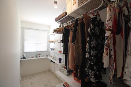 Casa de condomínio à venda com 360m², 3 quartos e 3 vagasQuarto 1 - Closet