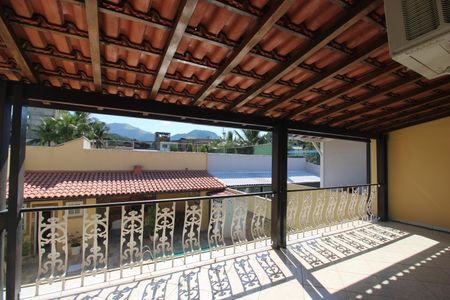 Casa de condomínio à venda com 360m², 3 quartos e 3 vagasQuarto 2 - Varanda