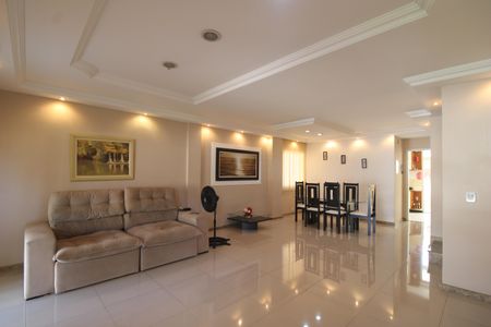Casa de condomínio à venda com 360m², 3 quartos e 3 vagasSala