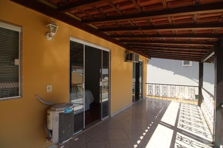 Quarto 1 - Varanda de casa de condomínio à venda com 3 quartos, 360m² em Taquara, Rio de Janeiro