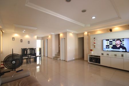 Sala de casa de condomínio à venda com 3 quartos, 360m² em Taquara, Rio de Janeiro