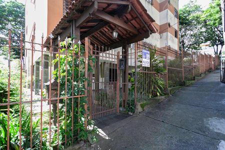 Apartamento para alugar com 65m², 3 quartos e 1 vaga Apartamento para alugar com 65m², 3 quartos e 1 vagaFachada