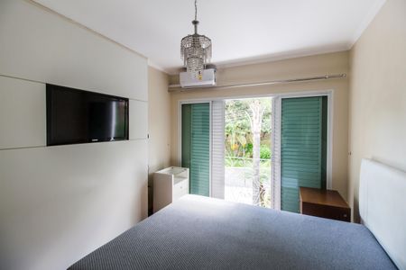 Casa de condomínio para alugar com 360m², 4 quartos e 6 vagas Casa de condomínio para alugar com 360m², 4 quartos e 6 vagasSuíte master