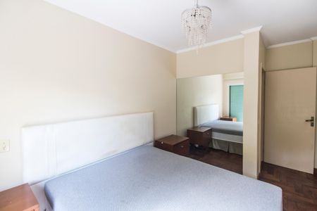 Casa de condomínio para alugar com 360m², 4 quartos e 6 vagas Casa de condomínio para alugar com 360m², 4 quartos e 6 vagasSuíte master